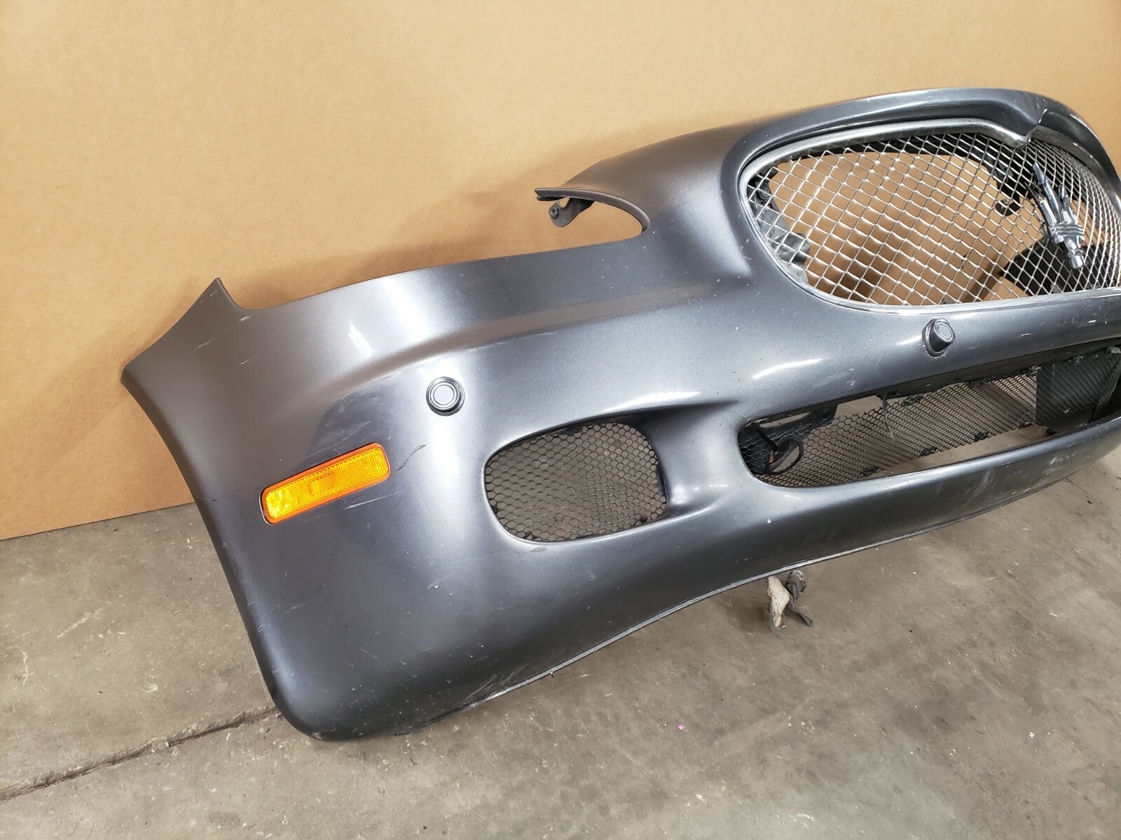 03-08 MASERATI QUATTROPORTE M139 FRONT BUMPER COVER W/ PDC SENSORS LOT529 OEM