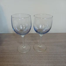  SET of 2 GLASS WINE GOBLETS   Clear with Subtle Blue 