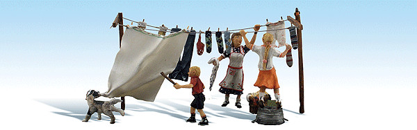 H0 Gauge - Woodland Figures On the Clothesline - 1936 New