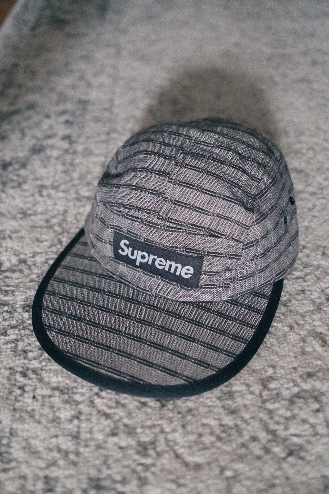 Rare chapeau casquette Supreme Long Bill Brim Bill M/L noir blanc logo boîte bogo