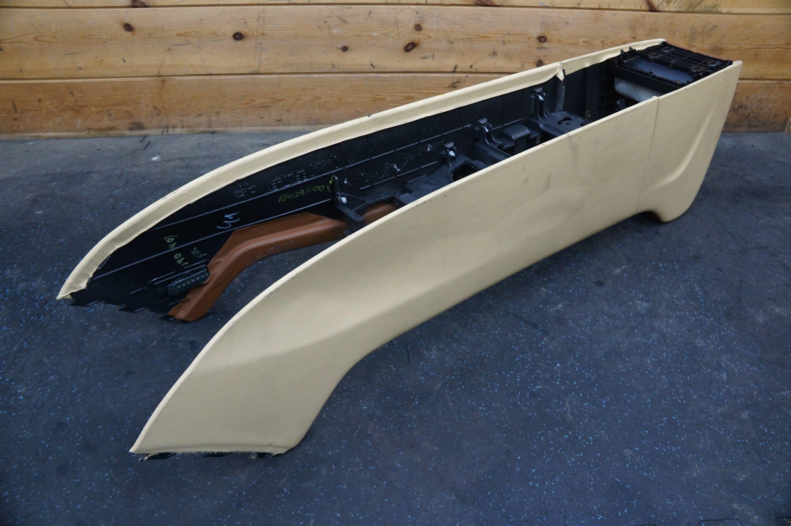 Center Console Tunnel Assembly Saffron Bourbon 3W3863304 Bentley Flying Spur 14