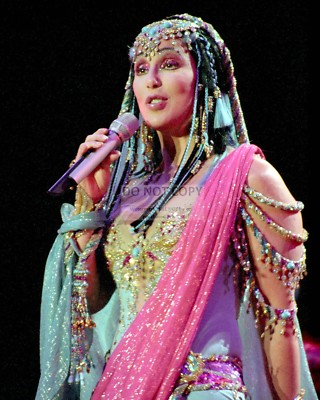 CHER SINGER ACTRESS ENTERTAINER - 8X10 PUBLICITY PHOTO (FB-217)
