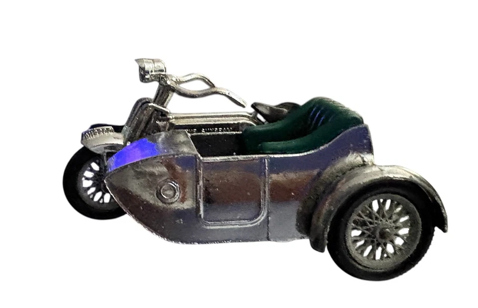 "Models of Yesteryear" Lesney™ 1914 Silver Sunbeam Motorcycle and Sidecar No. 8 - Image 4 of 4