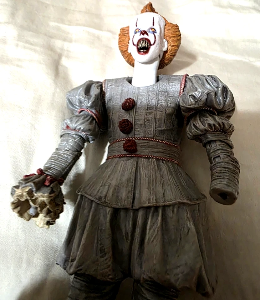 Boneco de ação palhaço terror NECA Ultimate It Movie Pennywise. - Imagem 2 de 4