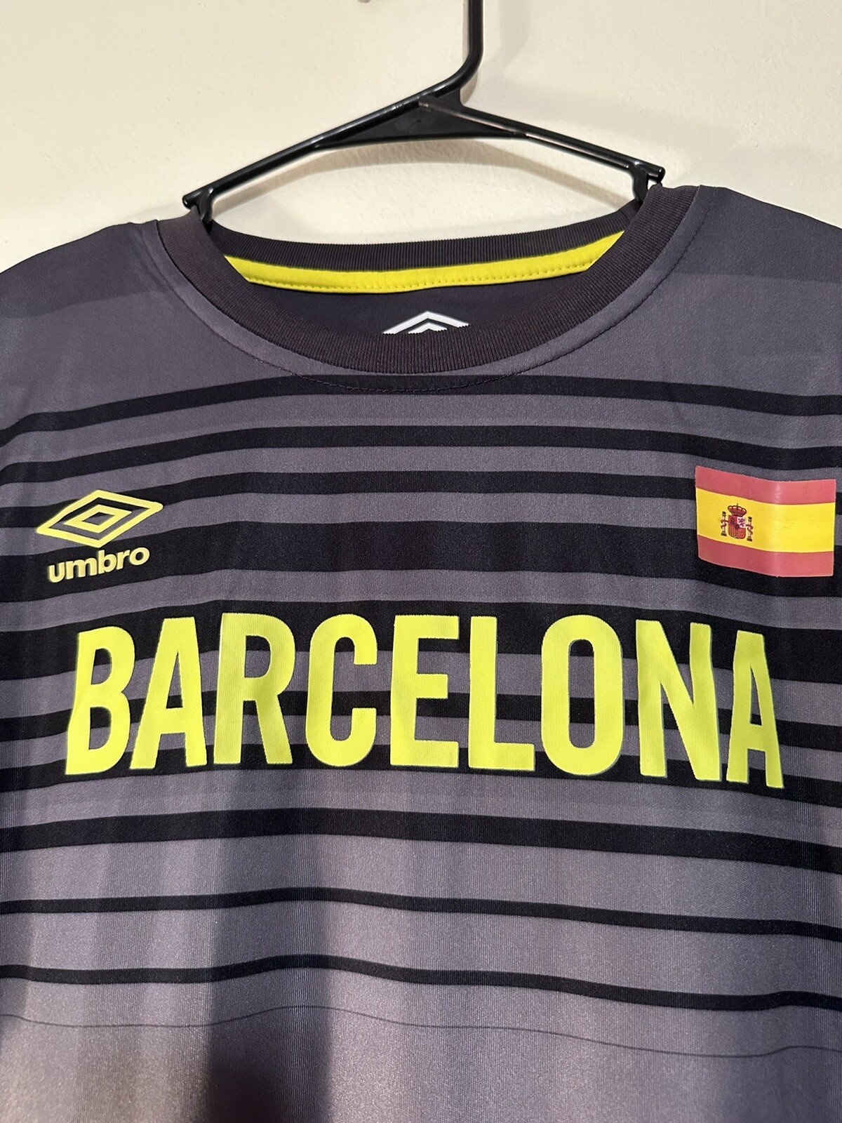 Vintage Barcelona Black and Gray Soccer Jersey L Futbol Striped Umbro