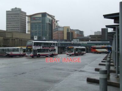 FOTO BUCHANAN BUSBAHNHOF MIT BLICK ÜBER DAS VORFELD DAS CINEWORLD-GEBÄUDE IST I