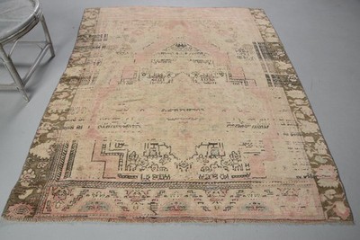 Vintage Rug 5,3x6,46 ft (161x197 cm), Pink Polka dot Turkish Rug