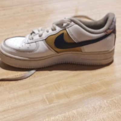 Nike Low Top Lace-Up Athletic Sneaker White/Gold/Navy Looney Tunes Teens