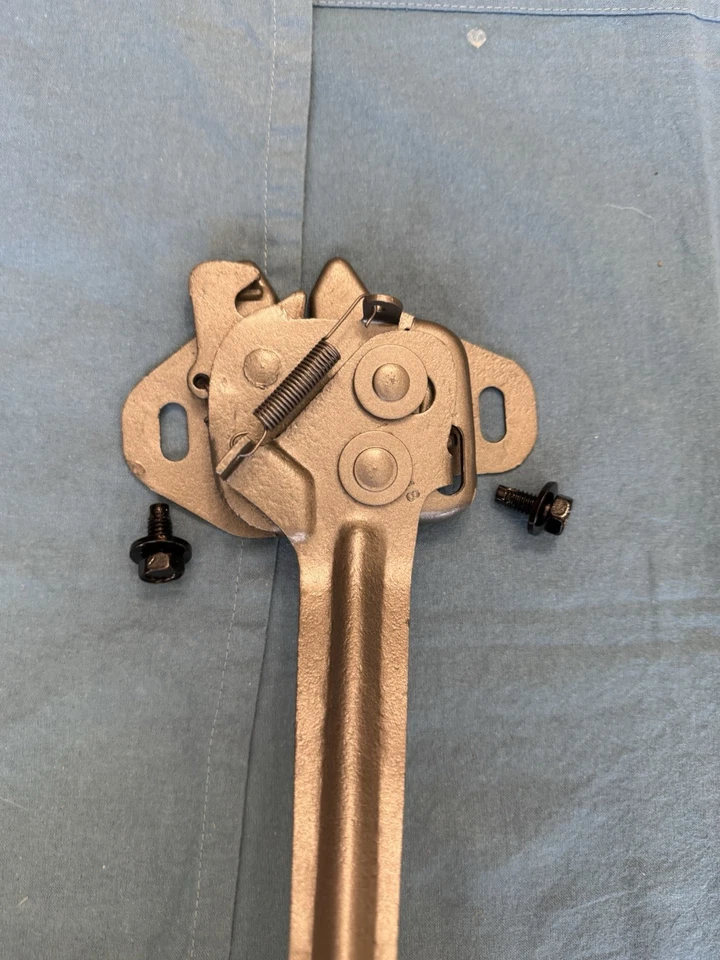 Mopar 1973 - 1974 年普利茅斯勇敢的掸子木闩锁组件二手 Oem 重绘 — 第 2/4 张图片