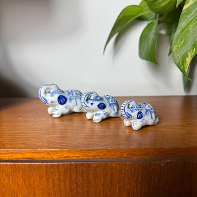 Keramik Elefant Ornament X3, geometrischer Delfter Stil, Mid Century Modern