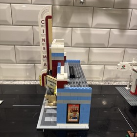 LEGO Creator Expert Town Plan 10184 95% Complete w/ 1 Instruction Book; Minifigs