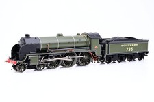 Hornby OO Gauge R2580 SR Green 4-6-0 Class N15 No.736 'Excalibur' - Boxed