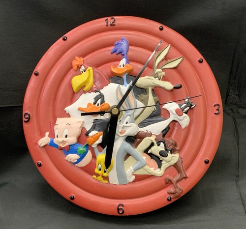 Vintage Looney Tunes Red Wall Clock Round Analog Working RARE. Shelf 6