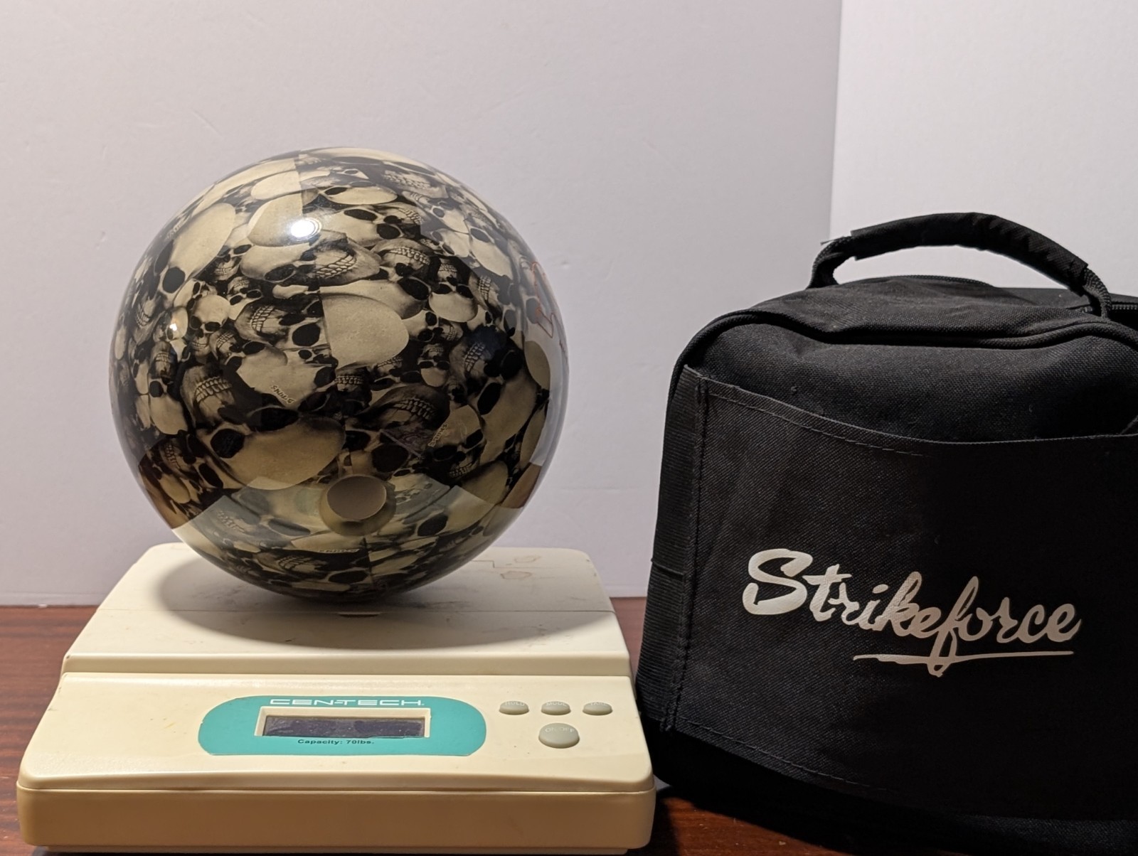 Hammer Skulz 15lb Bowling Ball Made In USA W/ Strikeforce Ba