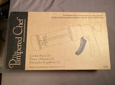 The Pampered Chef Cookie Press #1525 RETIRED - 16 Discs - In Original Box