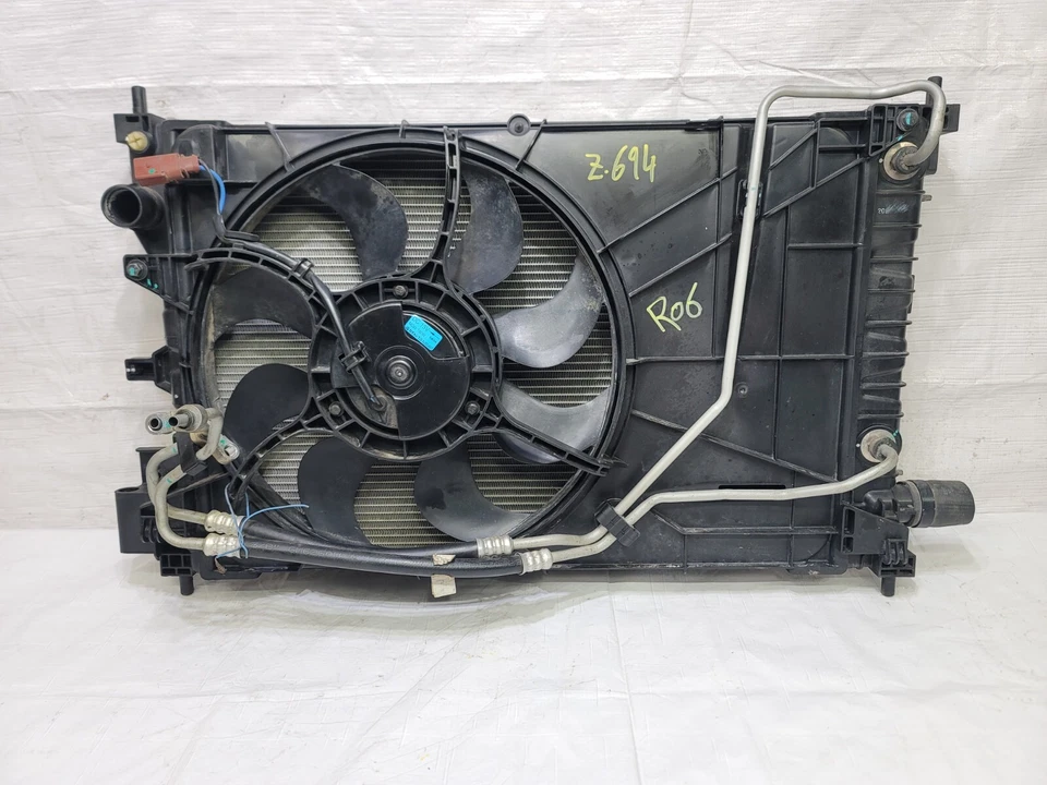 2016-2022 Chevrolet Spark Radiator Condenser Cooling Fan Assembly OEM 42349017 Foto 3 de 4