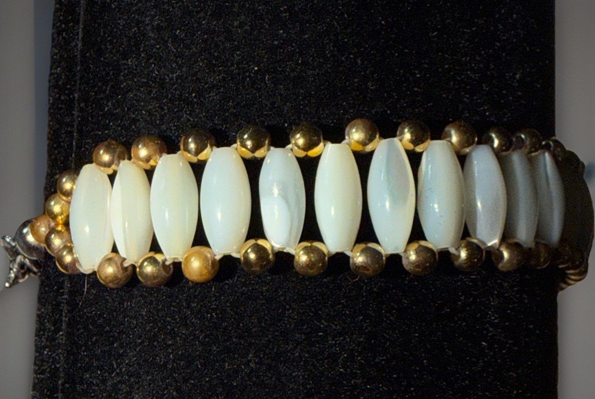 Vintage Elongated Freshwater Pearl Bracelet Gold Plastic Beads View 5