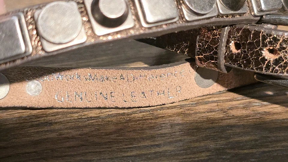 Pulsera Good Works Cuero Genuino Doble Envoltura Rústica Metálica Plana Tachonada Foto 3 de 4