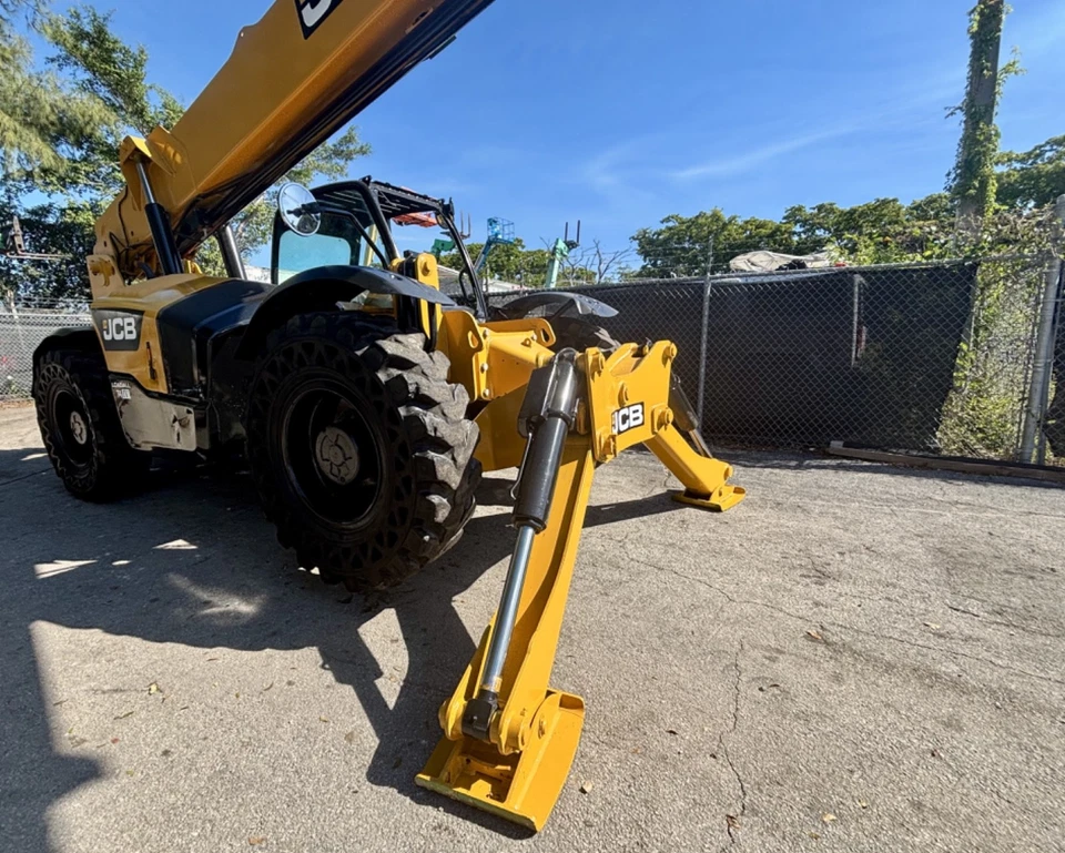 JCB 510-56 TELEHANDLER FORKLIFT,  10,000lbs Lift Cap / 56′ Lift Height - Image 2 of 4