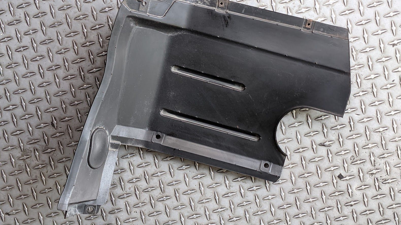 FERRARI 456 RIGHT FRONT FENDER GRAVEL GUARD COVER 65287600