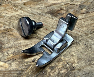 Nähfuß mit Schraube für Nähmaschine PRIVILEG Nutzstich Voll ZickZack 480