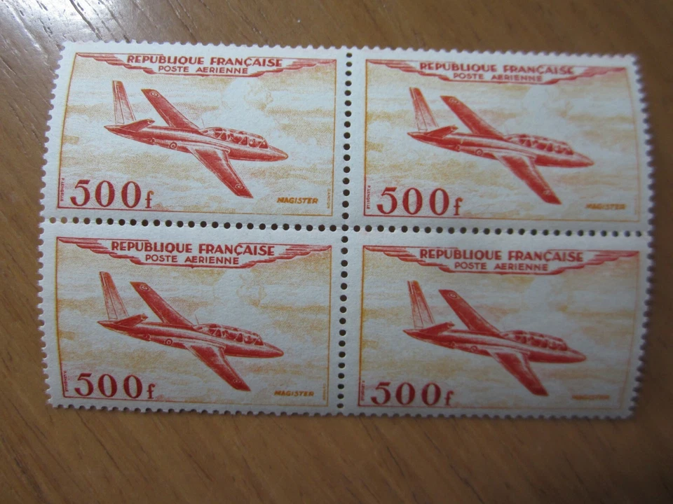 TIMBRES POSTE AERIENNE FRANCE N° 32 BLOC 4 - MAJISTER - NEUFS SANS CHARNIERE - Photo 1/1