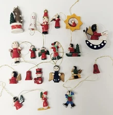 Vtg Lot Of 20 Miniature Wooden Christmas Tree Ornaments Various Shapes & Sizes