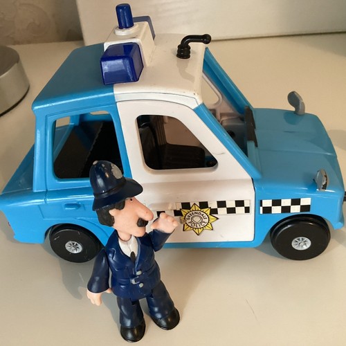 Postman Pat Greendale Post Office Playset with Vehicles and Figures - Picture 4 of 9