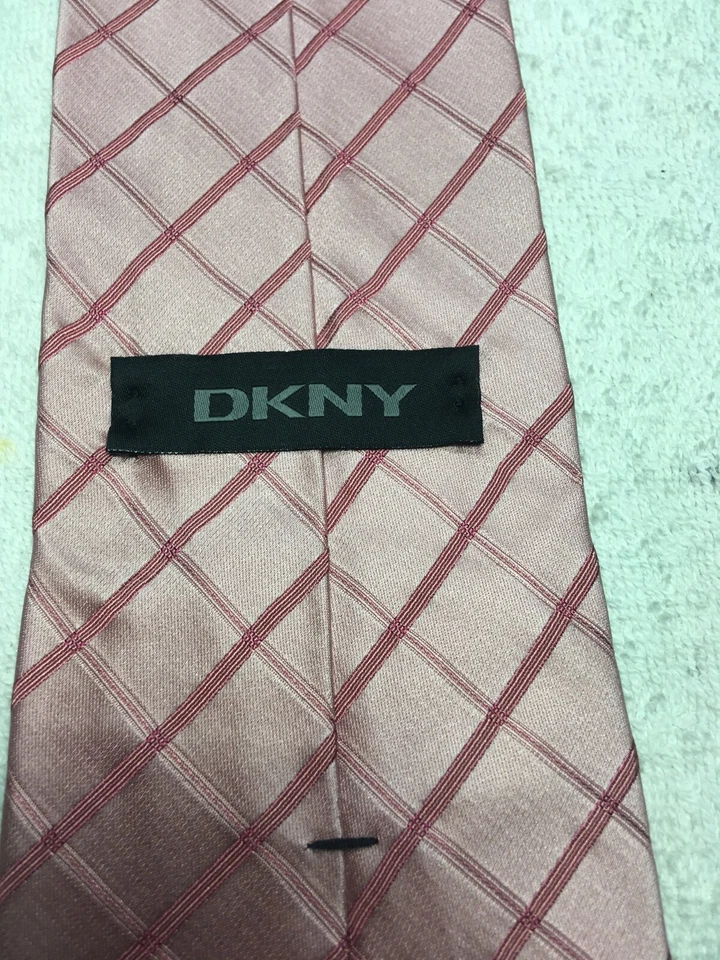 DKNY MENS TIE PINK WITH DARKER PINK STRIPES 3.75 X 59 - Image 4 of 4