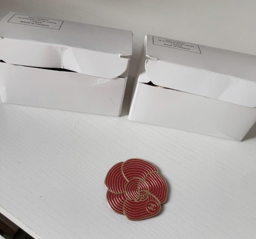 (1) CHANEL Red CAMELLIA Flower Flat Sticker COCO BROOCH Authentic made in France - Picture 15 of 15