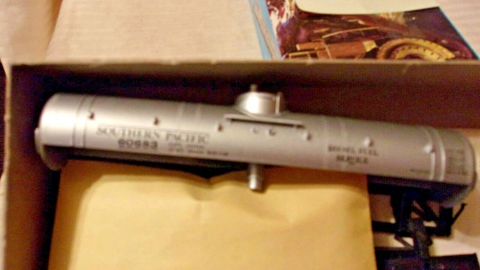 HO Scale Athearn Single Dome Tank Car, Southern Pacific, Silver, #60683 BNOS - Image 3 of 3