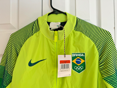 nike sportswear dynamic reveal