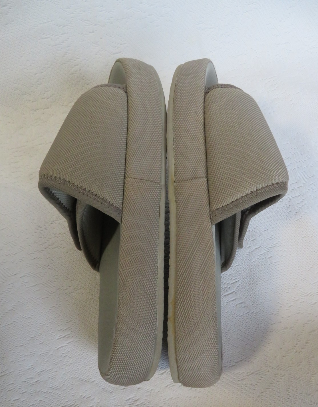 MEN'S YEEZY SEASON 6 NYLON SLIPPER SANDALS, SZ 43 thumbnail 3