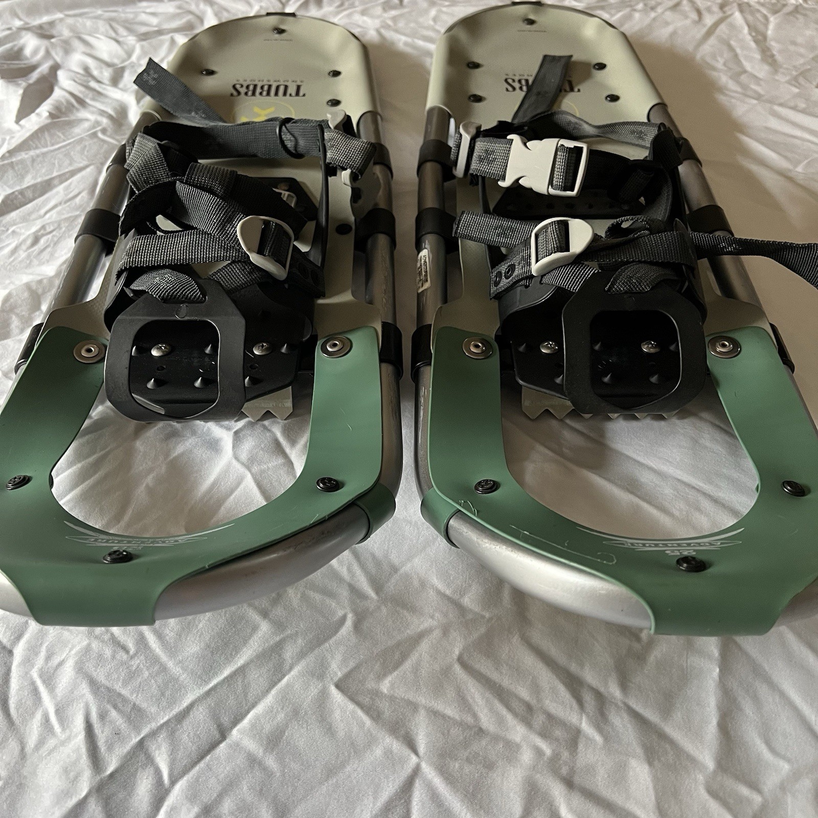 Tubbs Adventure 25 Snowshoes – Lightweight Aluminum – Great Condition