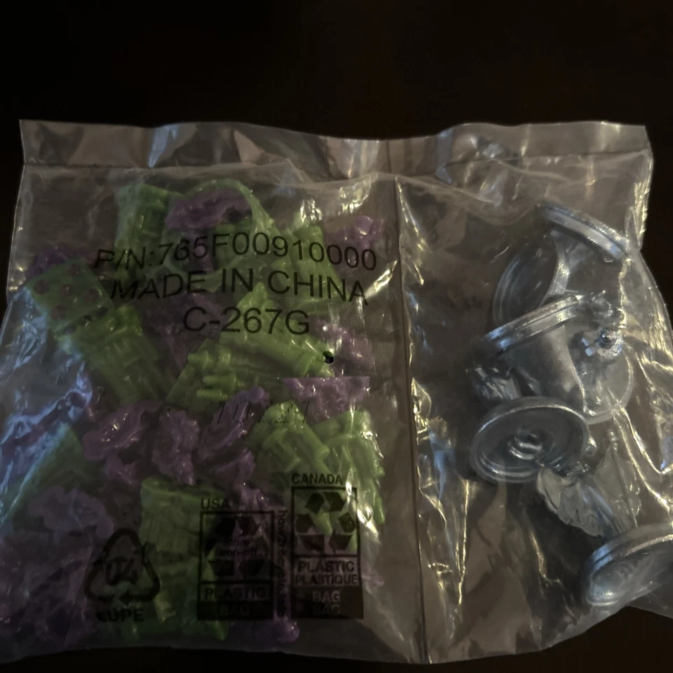 Piezas de juego de repuesto Monopoly Disney Villians. Nuevo, nunca abierto, como nuevo con dados Foto 4 de 4