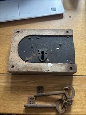 antikes georgianisches Türschloss Holzmantelrand groß mit 2 Schlüsseln