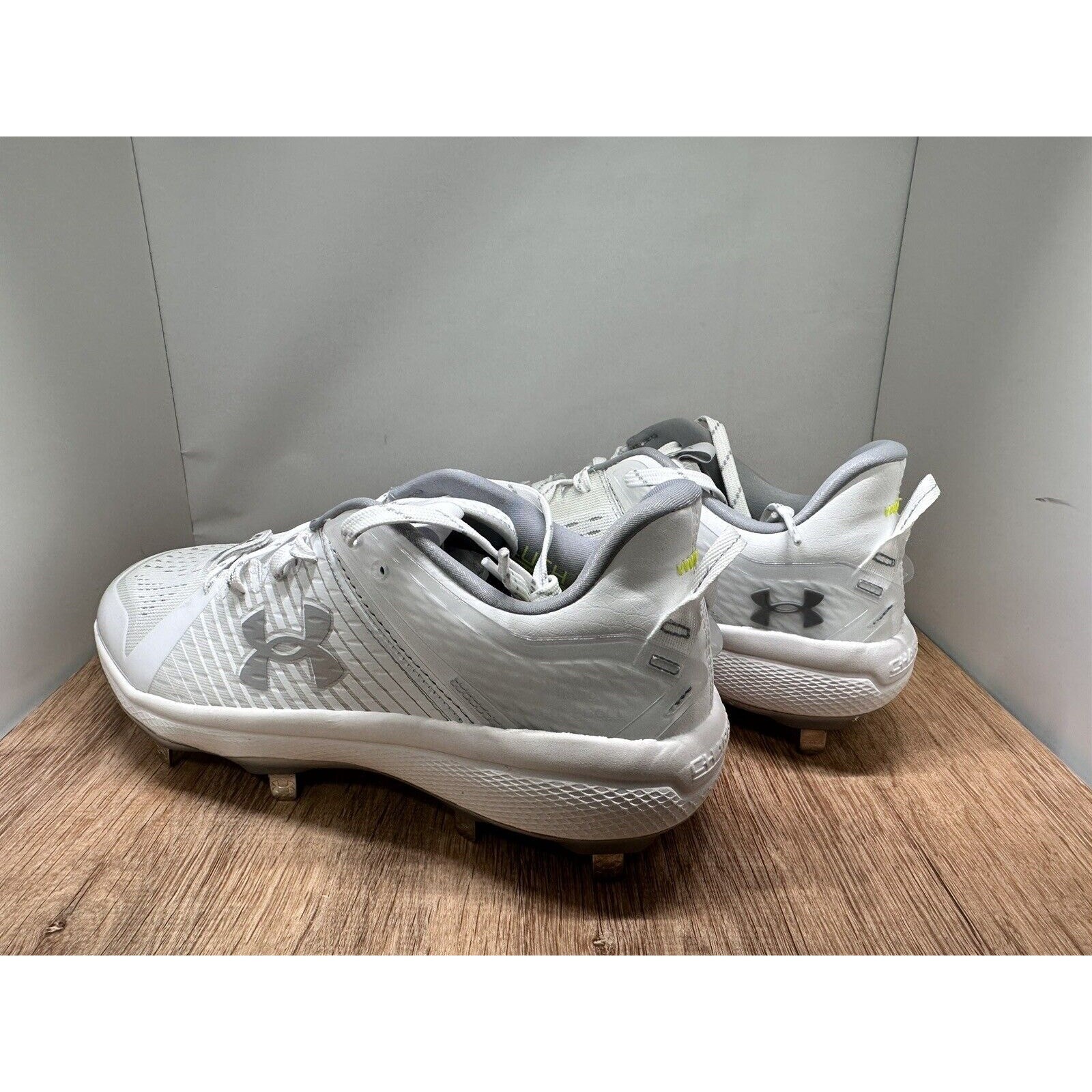 NWT Men's Under Armour Yard Low MT Baseball Cleats 3025592-100 White Size 7.5 thumbnail 3