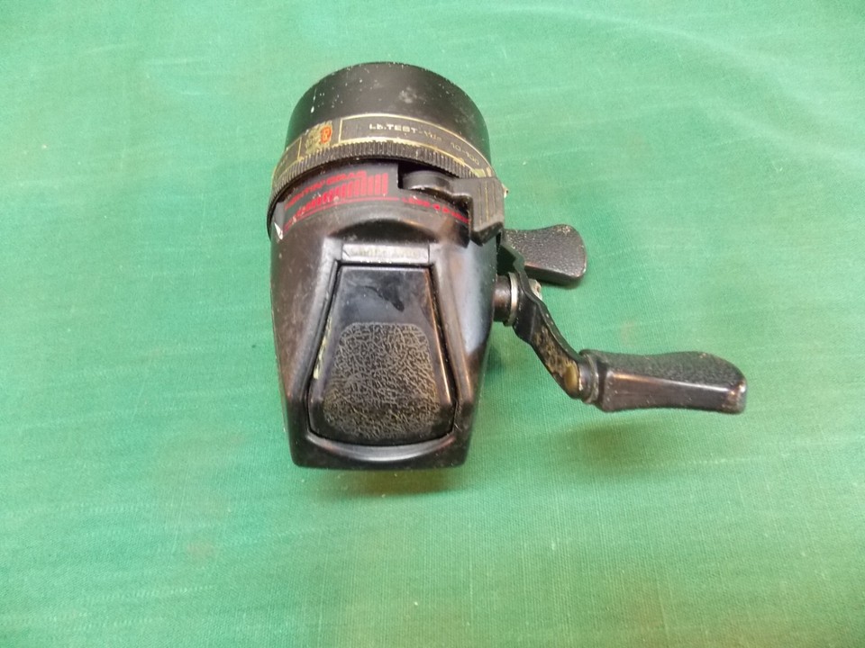 Vintage Shimano 102 plus spincast reel. Fighting Drag