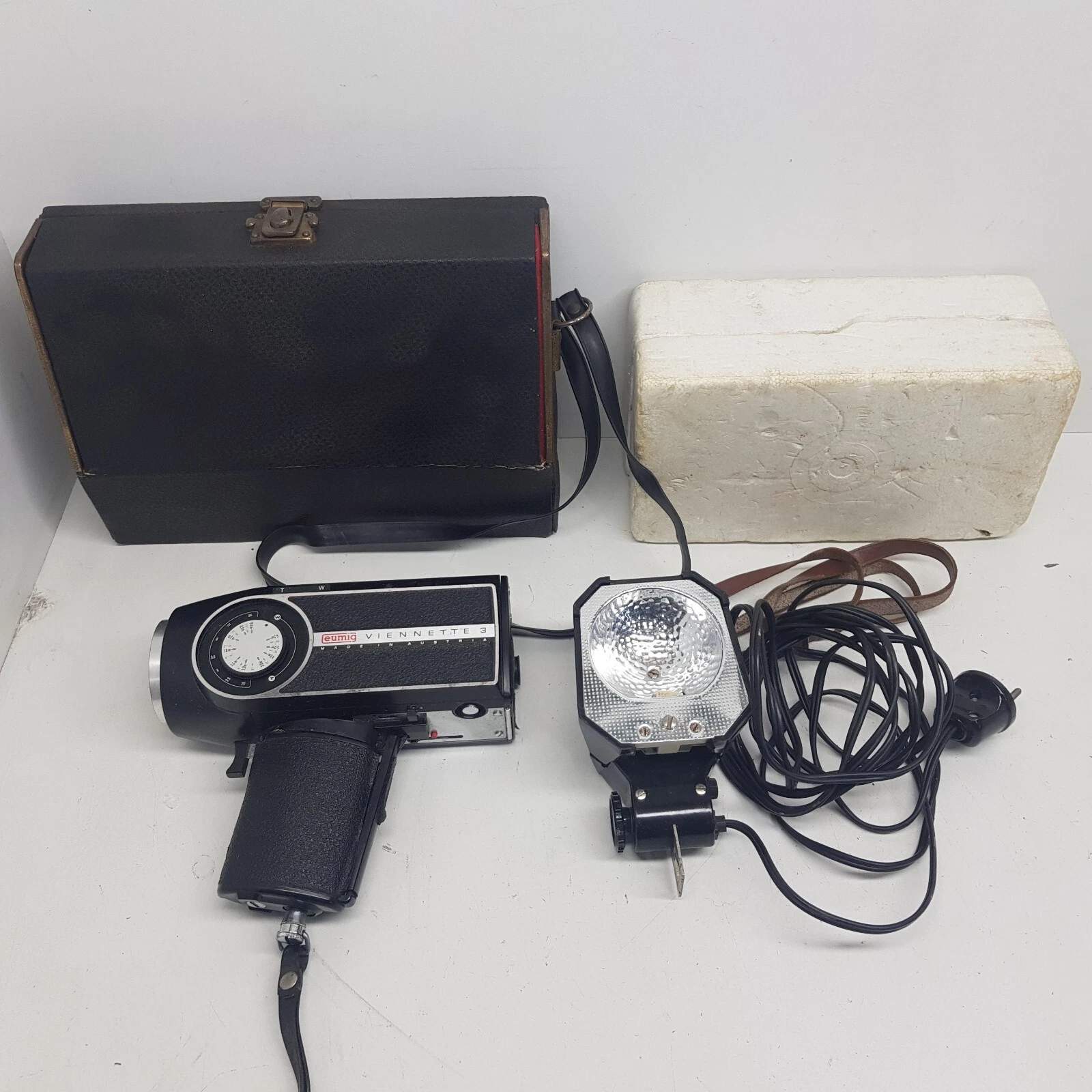 Eumig Viennette 3 Vintage Camera & Light Austria Silent Super 8 Cartridge 1970 - Picture 1 of 18