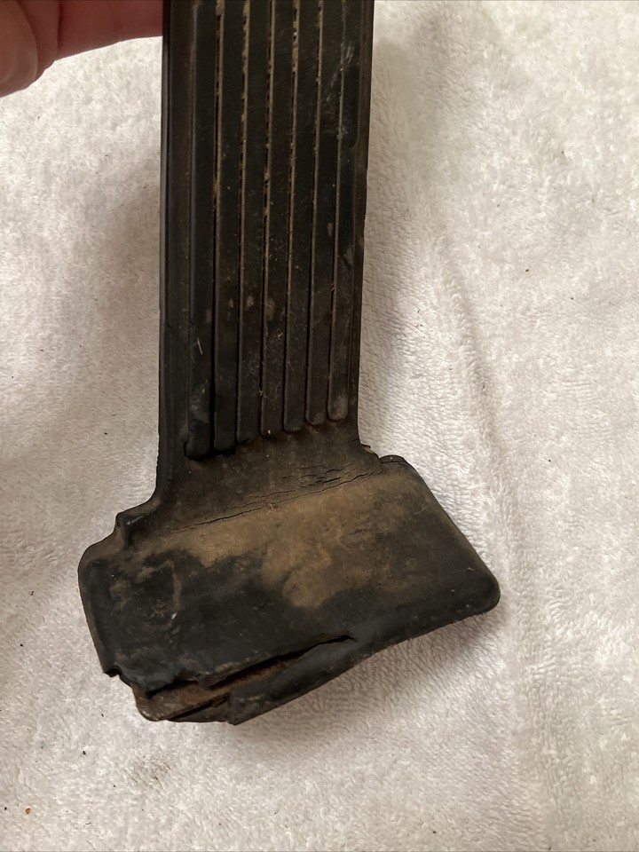 196670 Charger GTX Pedal Pad Gas Fuel Accelerator Mopar BBody 1968
