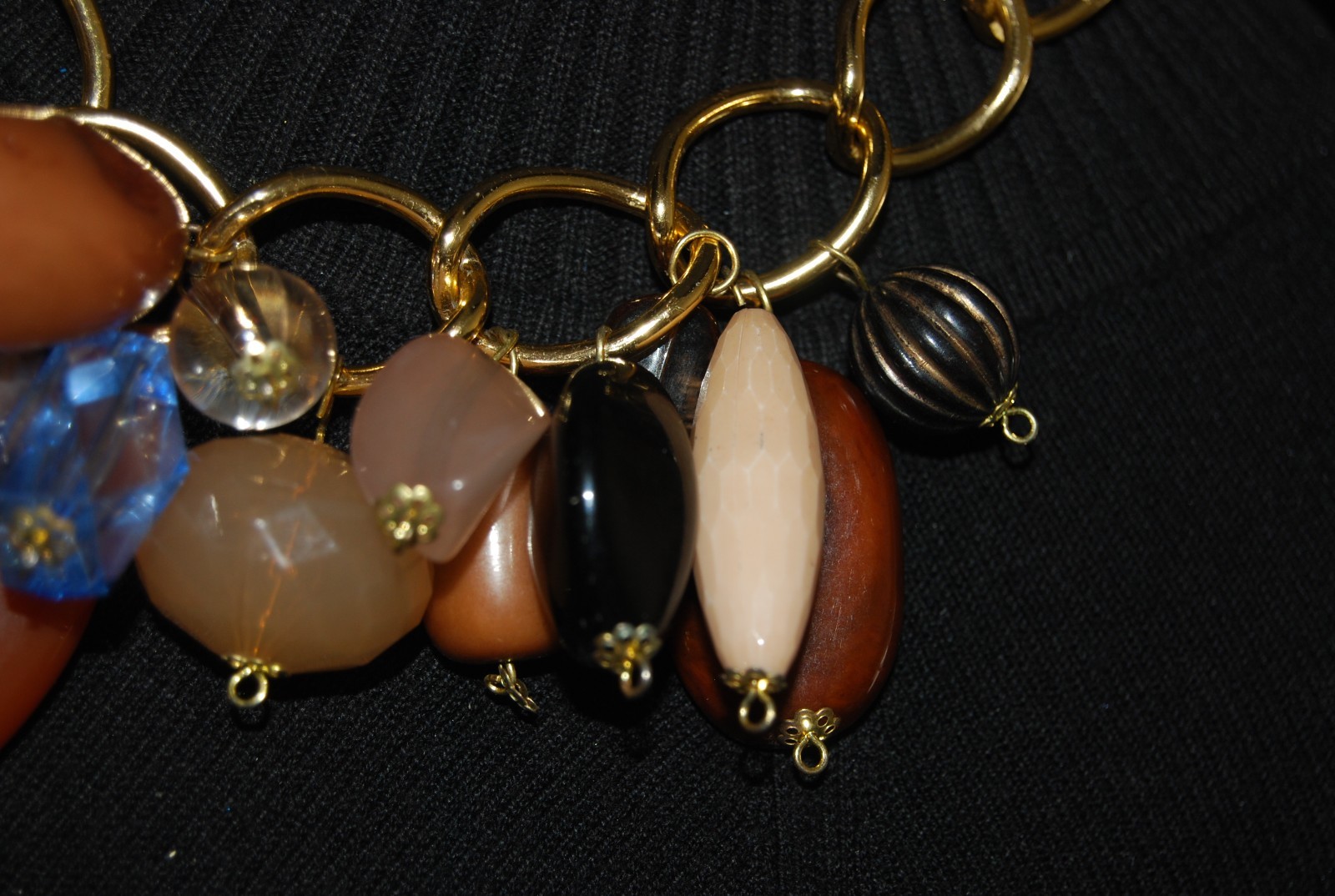 WONDERFUL GOLD TONED METAL & MULTICOLORED ACRYLIC BEAD CHARMS STATEMENT NECKLACE