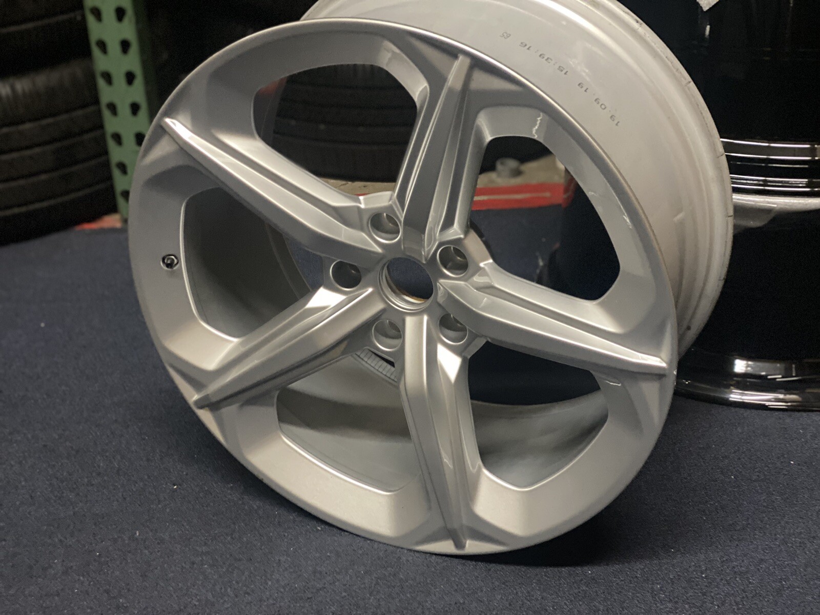 REAR Lamborghini Urus OEM Wheel 21” 21x10.5 18-23 Silver Factory Rim 4ML601025
