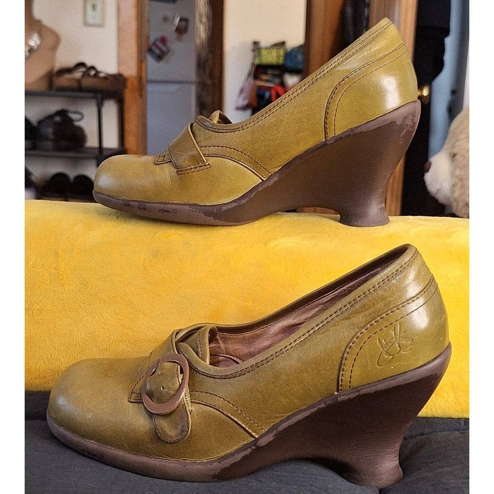 John Fluevog Friends Sharon Mujer 6.5 Hebilla Tacón Cuña Cuero Verde Twee Retro Foto 4 de 4