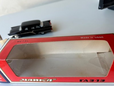 Novoexport RU Gaz 13 Chaika A15 limousine oligarques Russes 1/43 N+B