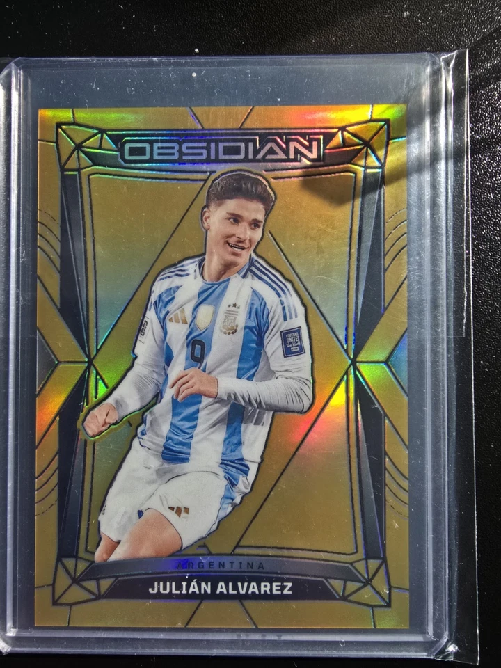2022-23 Panini Obsidian Julian Álvarez Novato Gold Flood #1/10 Manchester City. Foto 3 de 4