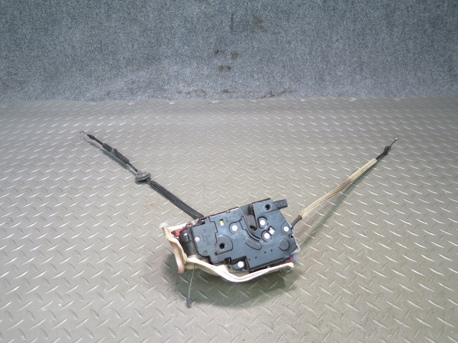 2006-2012 BENTLEY CONTINENTAL FLYING SPUR FRONT LEFT DOOR LOCK LATCH ACTUATOR