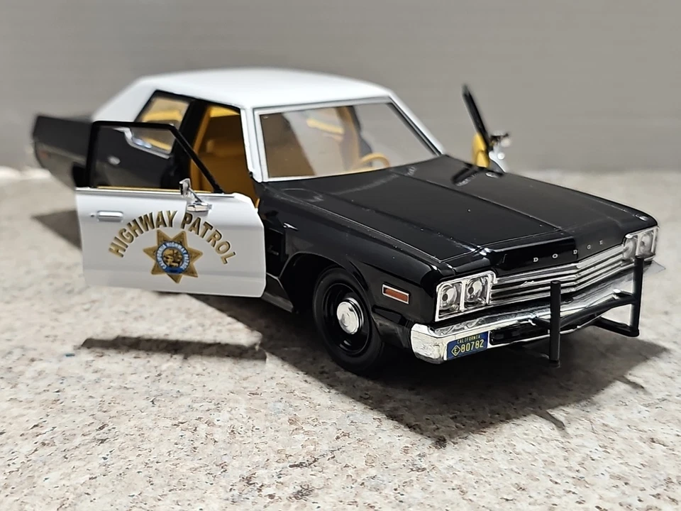 Greenlight Hot Pursuit 1974 Dodge Monaco Ca. Hwy. Patrol 1:24 Diecast Series 1 - Image 2 of 4