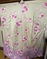 Cream-colored furisode kimono with double cherry blossom pattern, length 163cm,
