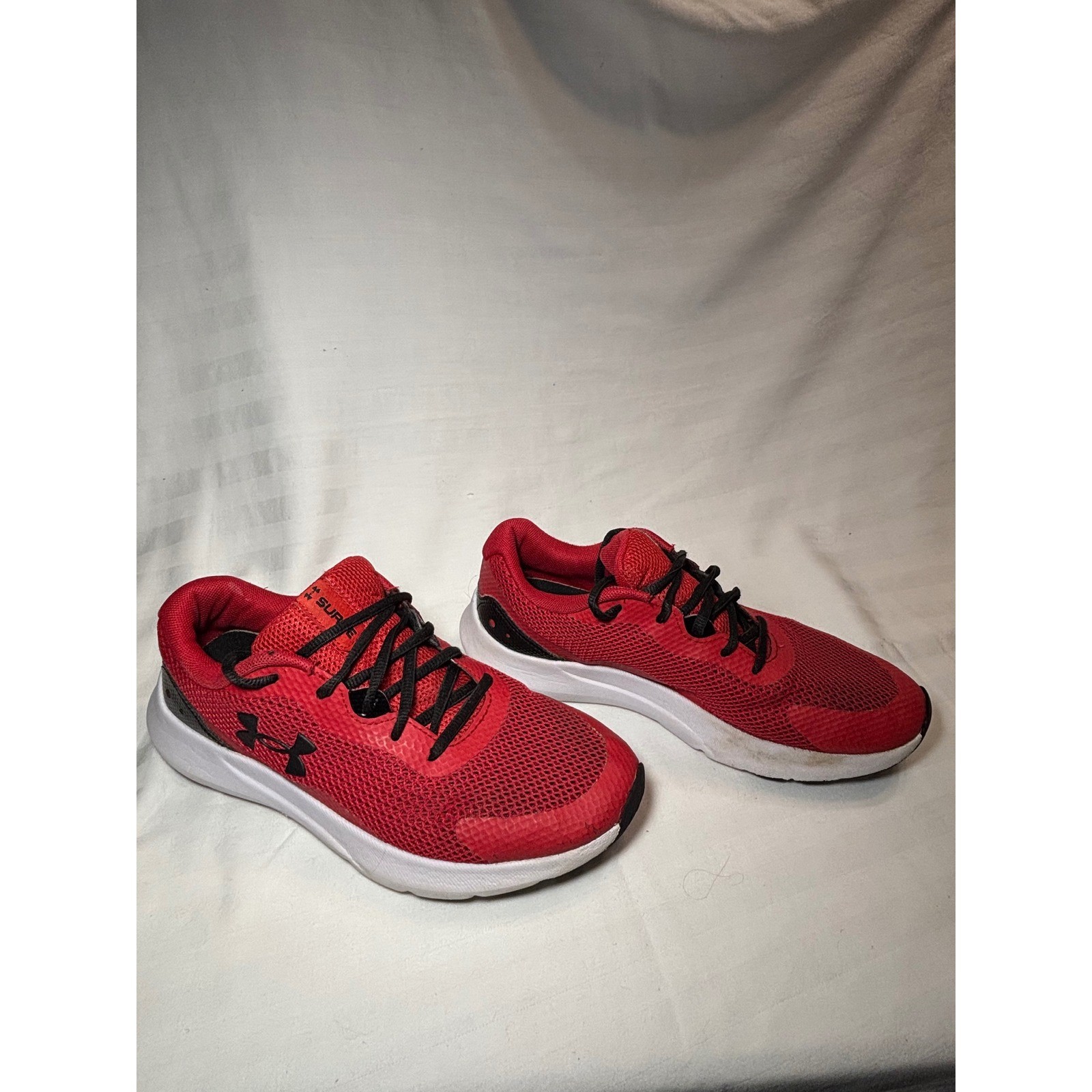 Under Armour Surge 3 Red Black Running Shoes 3024989-600 Mens 5 Womens 6.5Y