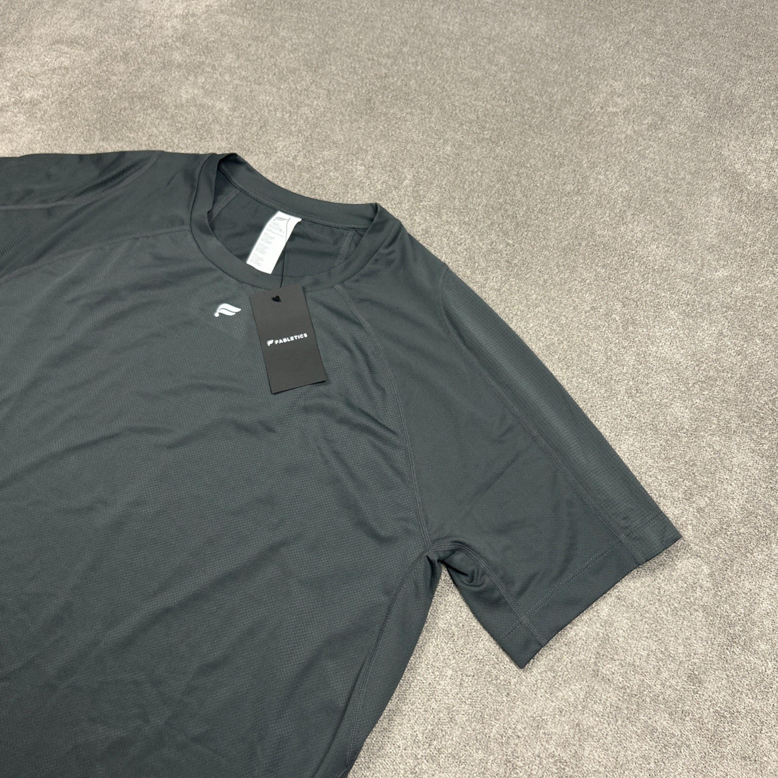 NEW Fabletics Shirt Mens XL Gray Athletic The O2 Tee Gym Workout Wicking